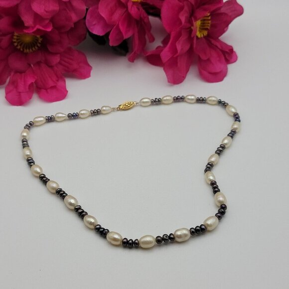 Vintage 14K Yellow Gold White And Purple Pearl Beaded Necklace 16" Box Clasp - Picture 1 of 8